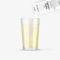 Glas in das Lipomin Night geschüttet wird von NutraLinea